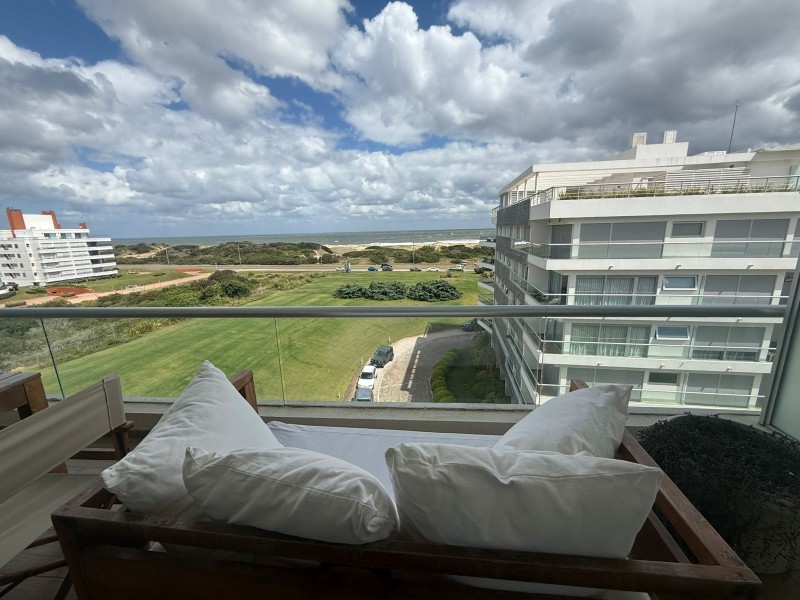 Departamento en alquiler con tres dormitorios en suite